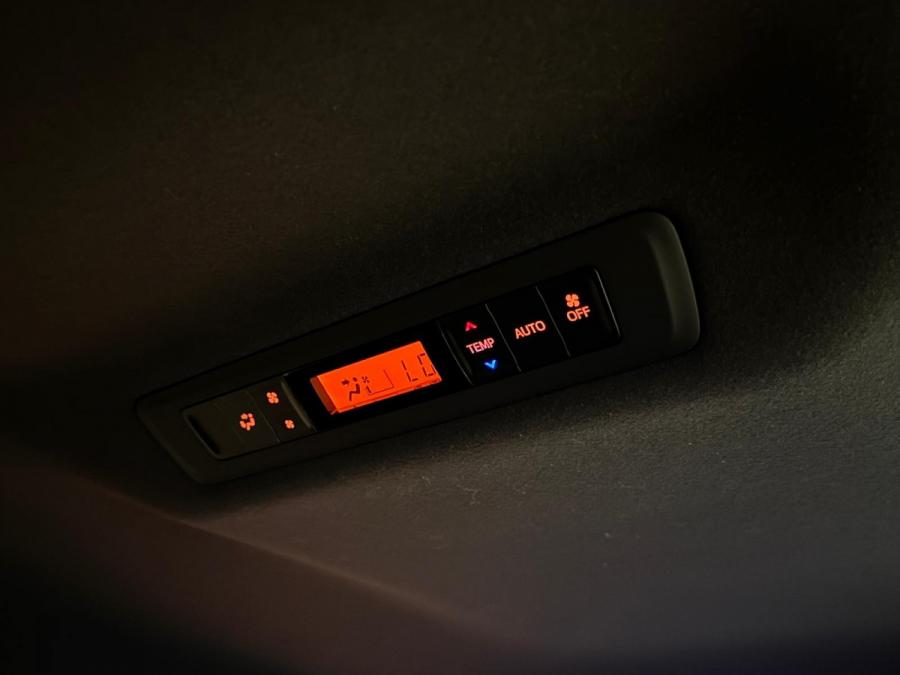 Voxy Hybrid ZS 煌III Modellista - Image 11